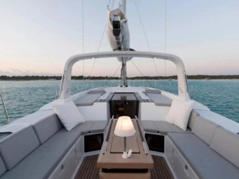 Żaglowiec do wynajmu w Arzon w najlepszej cenie