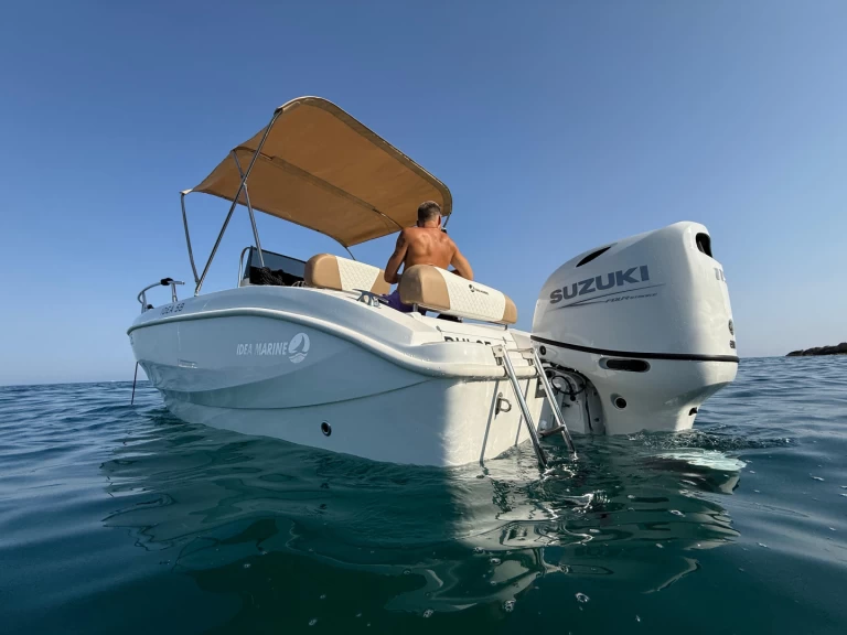 Idea Marine IDEA 58 między profesjonalistami a osobami prywatnymi w Blanes