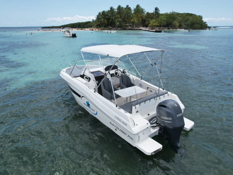 Wynajem Motorówka Pacific Craft z patentem 