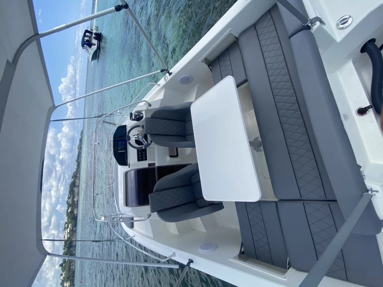 Pacific Craft Pacific Craft 700 SC między profesjonalistami a osobami prywatnymi w Le Gosier