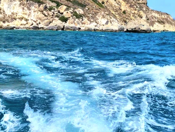 Wynajmij Bwa Bwa 550 Pro w Cagliari Port