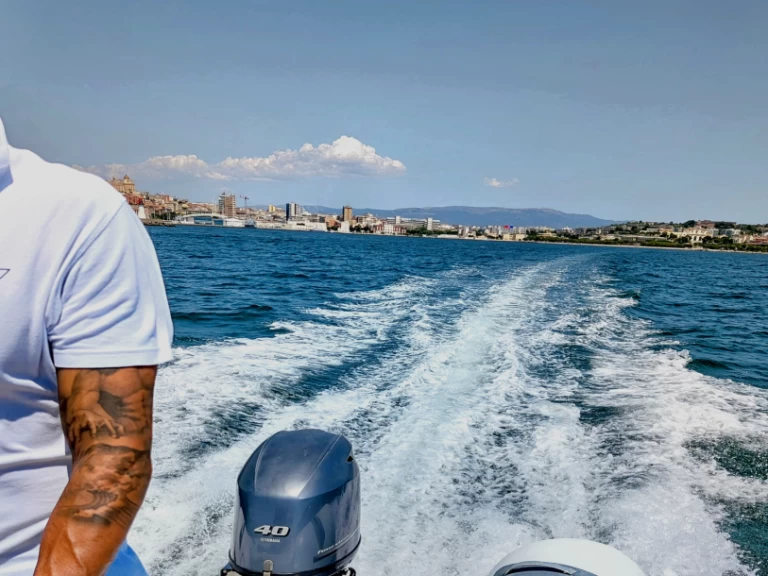 Wynajem łodzi Cagliari Port tanio Bwa 550 Pro