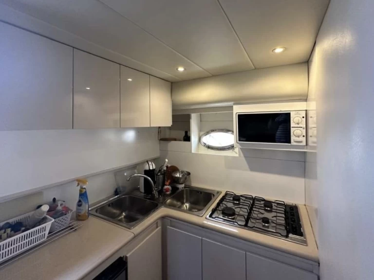 Wynajem Motorówka Rizzardi z patentem 