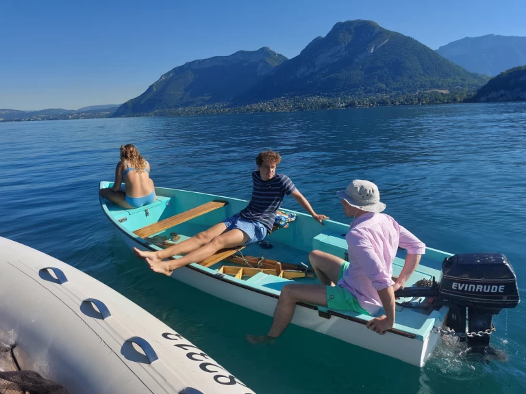 Wynajem Motorówka Barque z patentem 