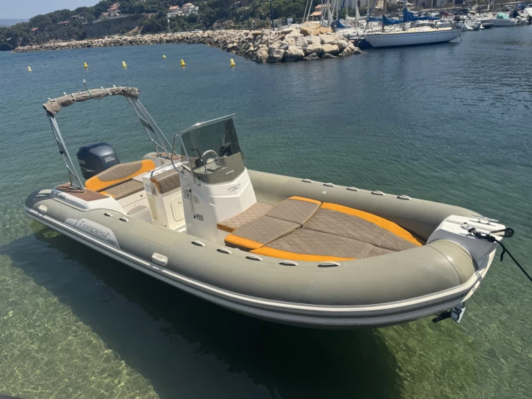 Wynajem łodzi Capelli Tempest 690 Luxe w La Madrague na SamBoat 