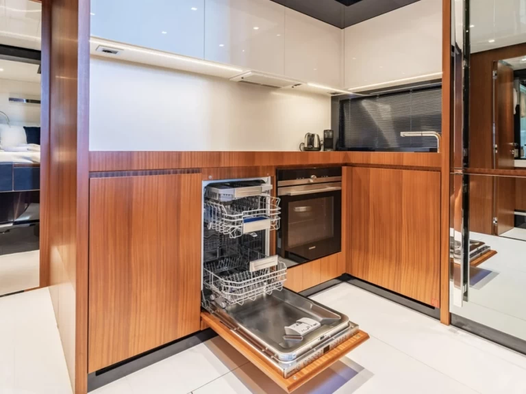 Wynajmij Riva Rebel 66 w Saint-Tropez