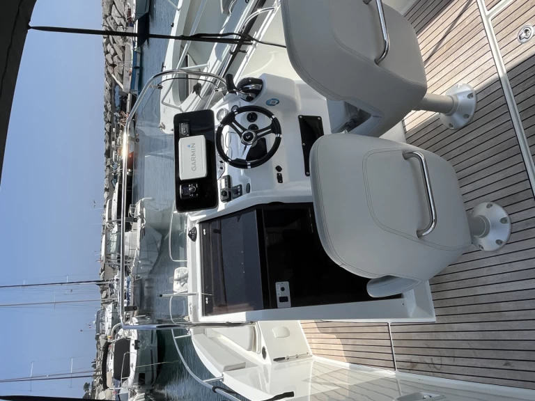 Motorówka do wynajmu w Les Issambres w najlepszej cenie