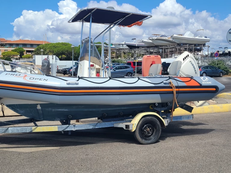 Łódż półsztywna do wynajmu w Six-Fours-les-Plages w najlepszej cenie