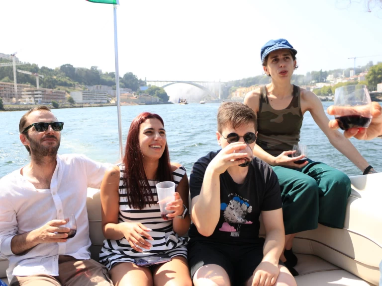 Wynajem Motorówka Maxum z patentem 