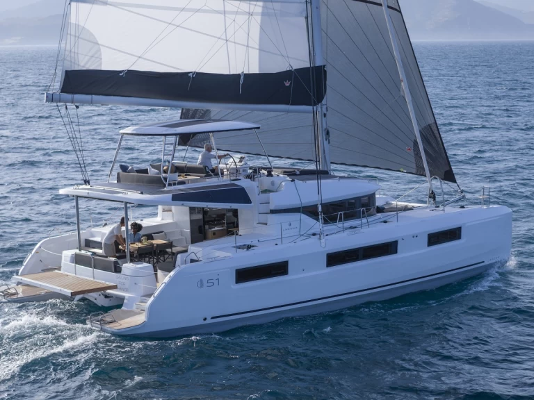 Wynajmij Katamaran z lub bez skippera Lagoon w Trogir