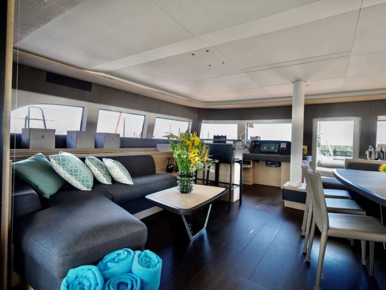 Luksusowy jacht do wynajmu w Neapol w najlepszej cenie