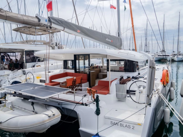 Wynajem łodzi Alimos tanio Excess 14