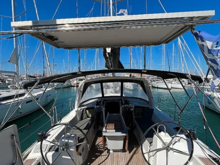 Wynajem Żaglowiec Bénéteau z patentem 