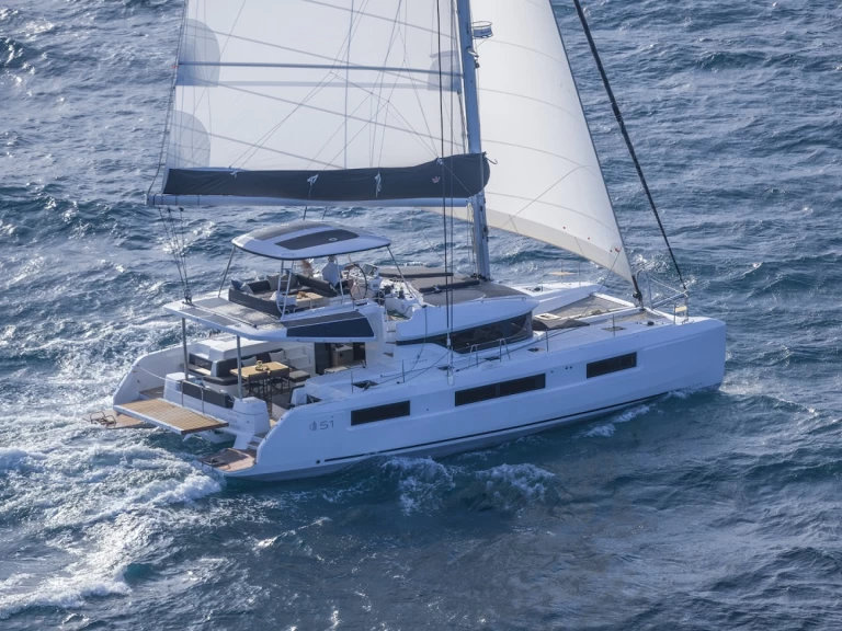 Wynajmij Katamaran z lub bez skippera Lagoon w Trogir