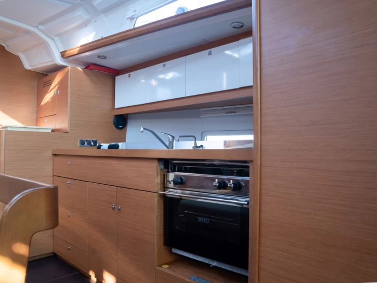 Dufour Dufour 430 Grand Large między profesjonalistami a osobami prywatnymi w Alimos