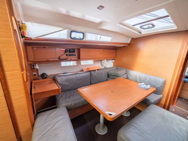 Wynajem Żaglowiec Dufour z patentem 