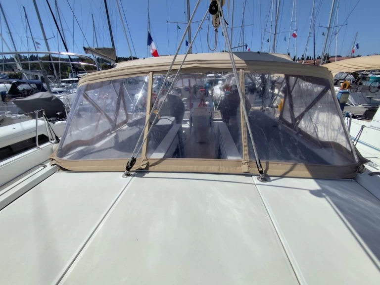 Wynajmij Bénéteau Oceanis 51.1 w Gouvia