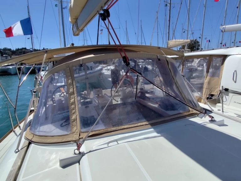 Wynajem Żaglowiec Jeanneau z patentem 