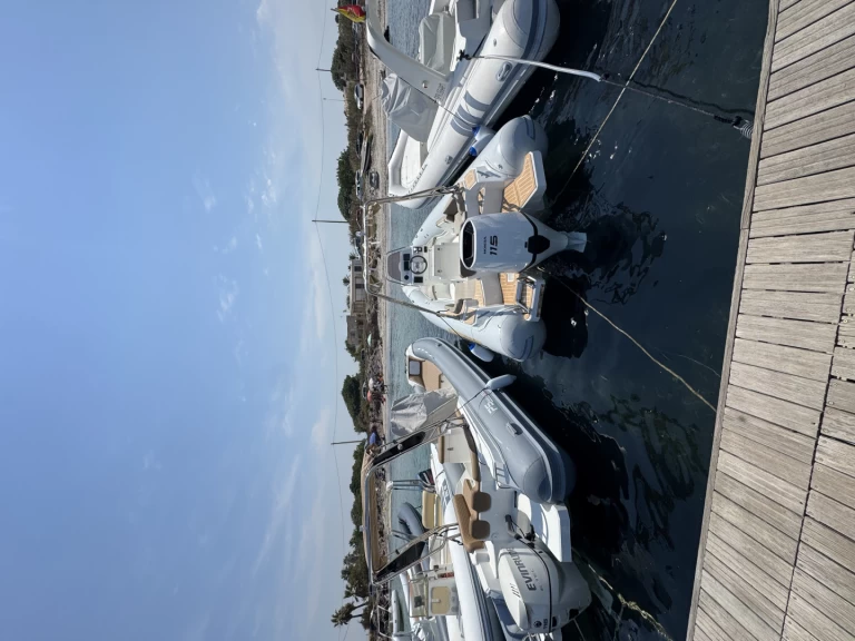 Łódż półsztywna do wynajmu w Villaggio San Teodoro w najlepszej cenie