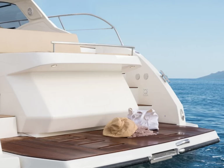 Wynajem Motorówka Azimut z patentem 