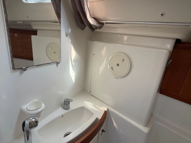 Bénéteau Oceanis 43 między profesjonalistami a osobami prywatnymi w Palma de Mallorca