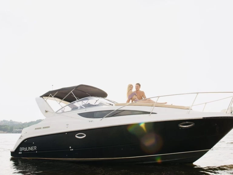 Wynajmij Motorówka z lub bez skippera Bayliner w Vieux Port de Cannes