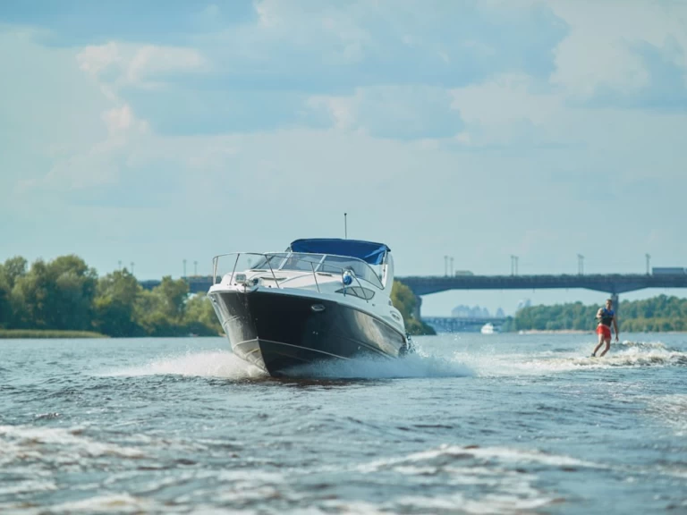 Motorówka do wynajmu w Vieux Port de Cannes w najlepszej cenie