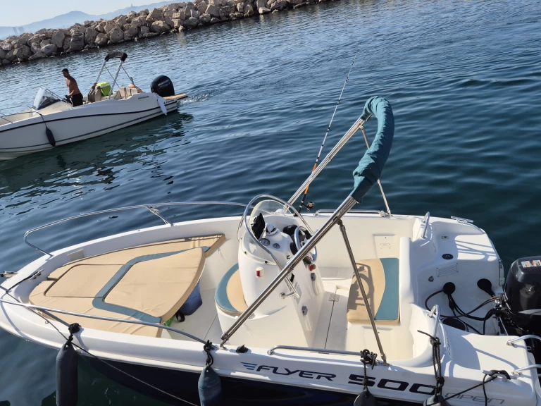 Bénéteau Flyer 500 Open między profesjonalistami a osobami prywatnymi w Marsylia