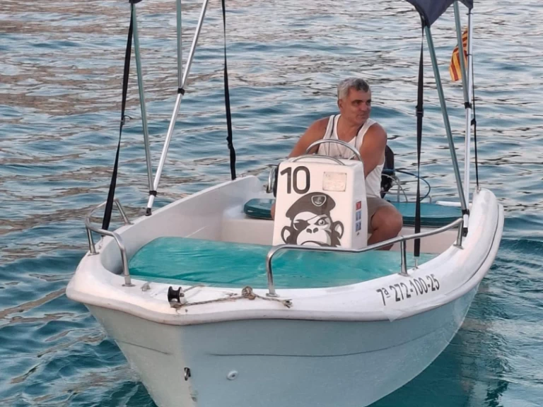 Estable 400 między profesjonalistami a osobami prywatnymi w Cala Galdana