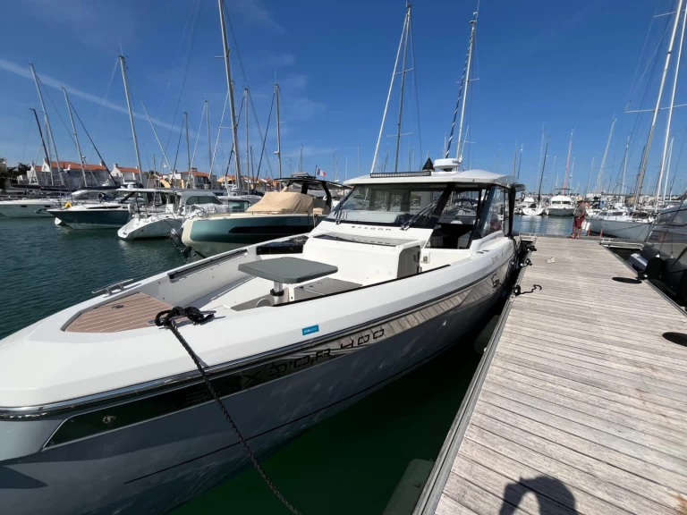 Wynajem Motorówka Saxdor z patentem 