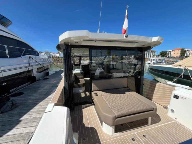 Saxdor Saxdor 400 GTC między profesjonalistami a osobami prywatnymi w Les Sables-d'Olonne