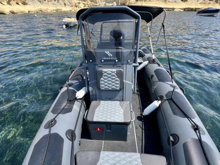 Wynajmij Highfield Patrol 540 w Valletta