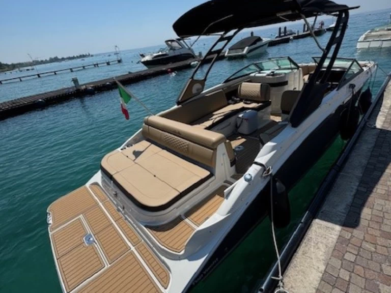 Sea Ray Sea Ray 270 SDX między profesjonalistami a osobami prywatnymi w Bardolino