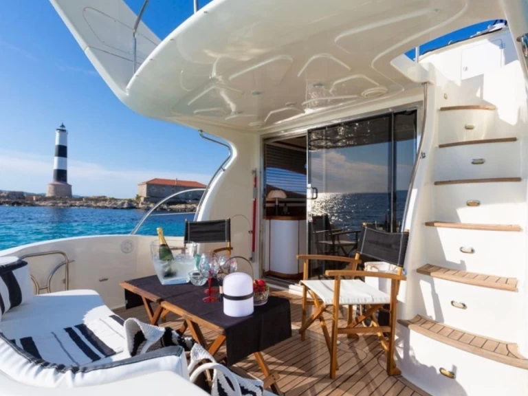 Wynajem Motorówka Doqueve z patentem 