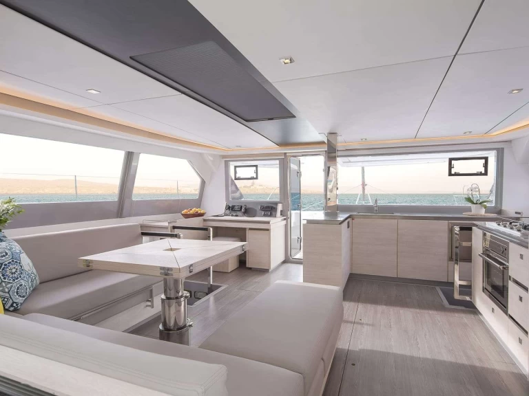 Wynajem Luksusowy jacht Robertson and Caine z patentem 