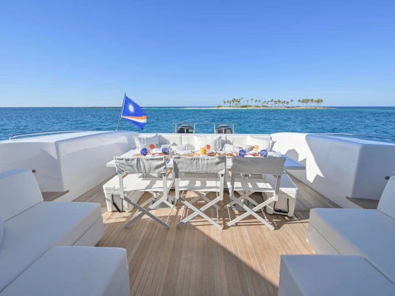 Wynajem Luksusowy jacht Mangusta z patentem 