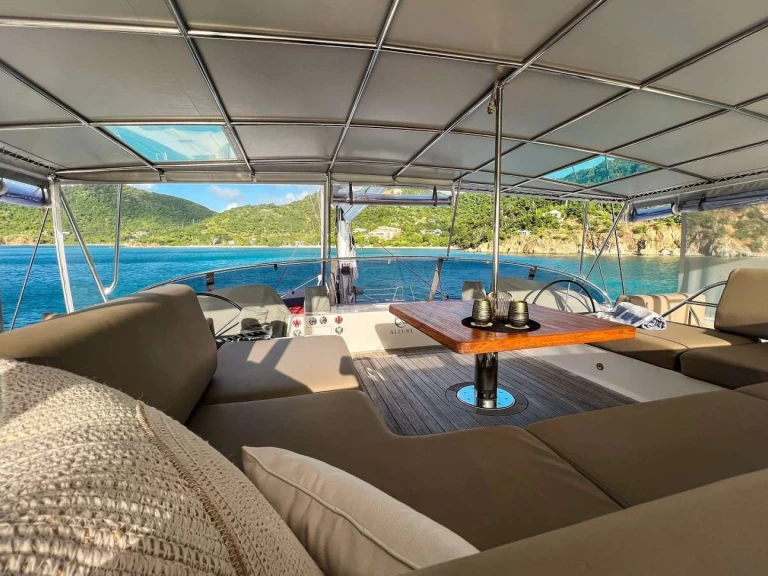 Wynajmij Privilege ALLURE 64 w Grenadines