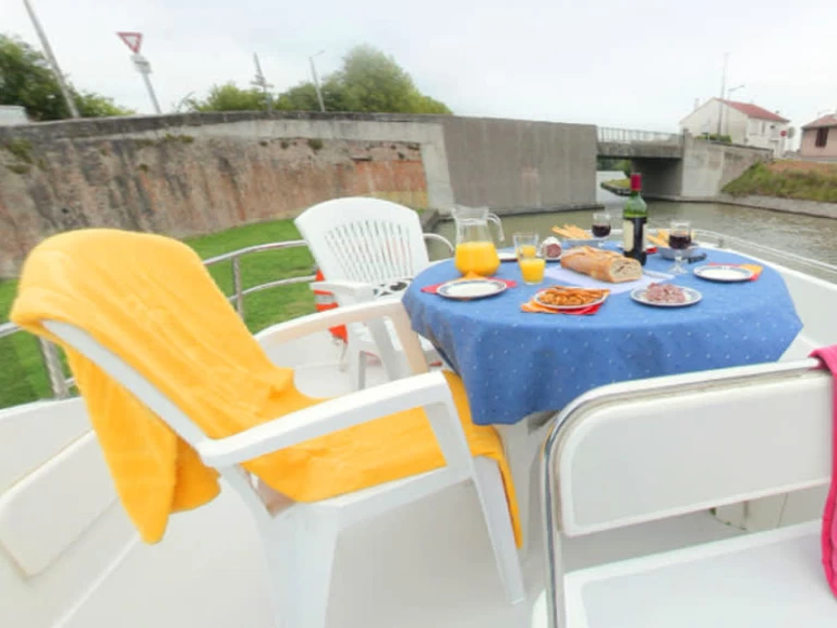 Wynajmij Le Boat Tango w Chertsey