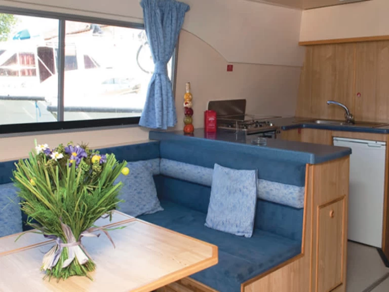 Le Boat Salsa A między profesjonalistami a osobami prywatnymi w Saint-Gilles-Croix-de-Vie