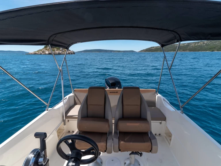 Wynajmij Quicksilver Activ 675 Open Sport w Split