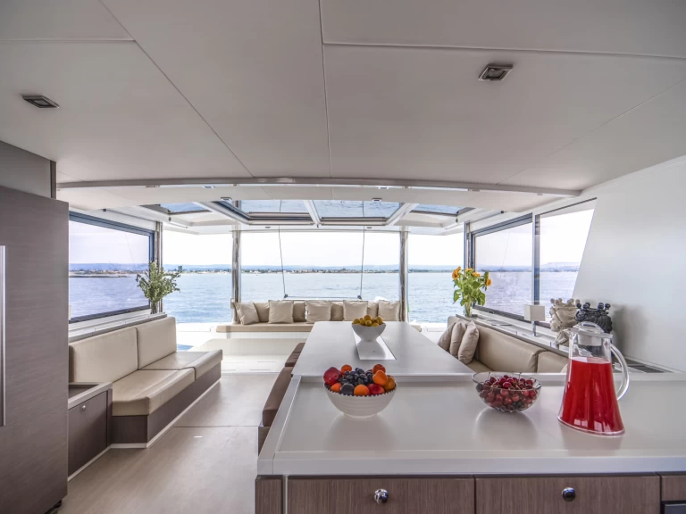 Katamaran do wynajmu w Marina d'Arechi w najlepszej cenie