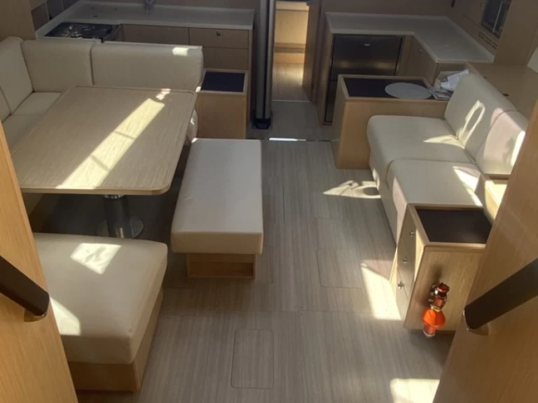 Wynajem łodzi Lavrio tanio Bavaria C57 Style