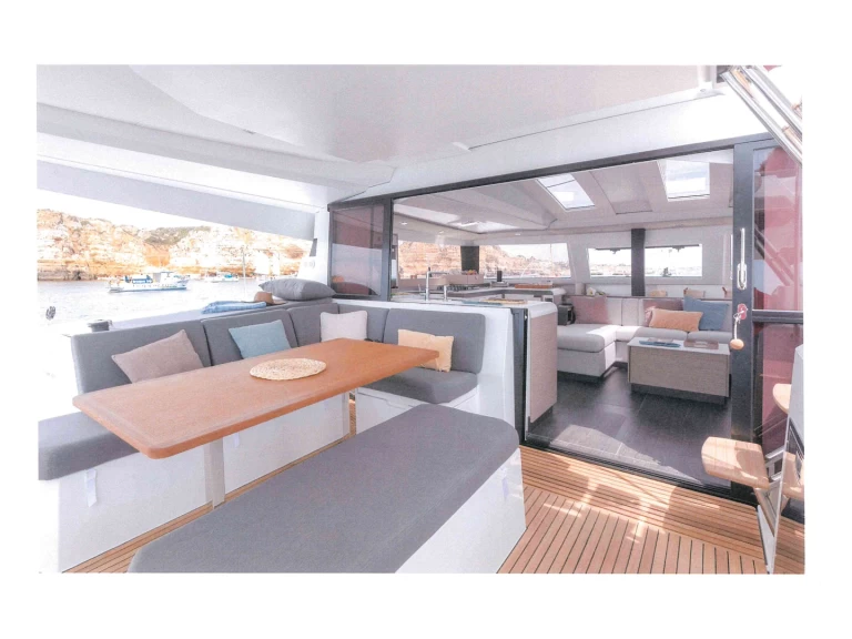 Wynajem Katamaran Fountaine Pajot z patentem 