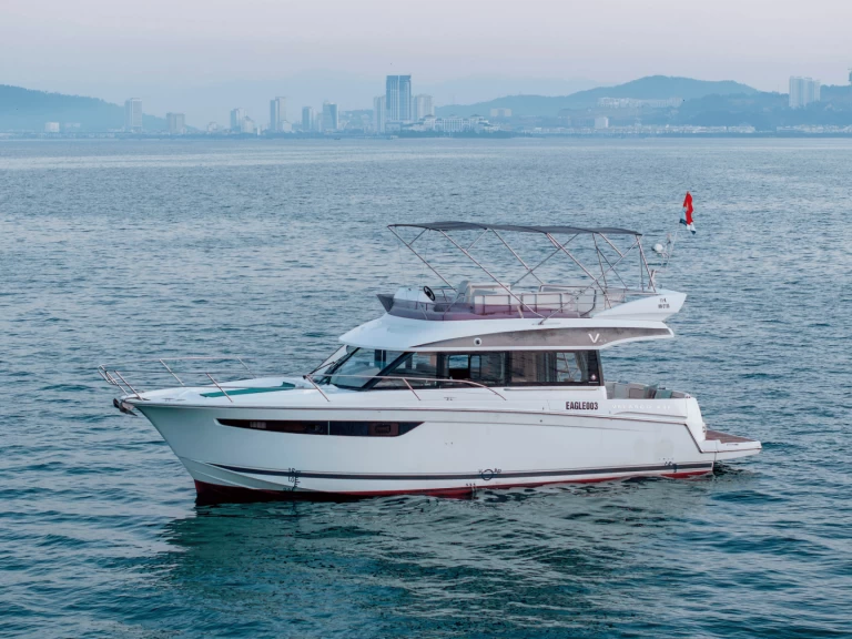 Motorówka do wynajmu w Hạ Long w najlepszej cenie