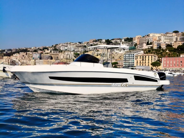 Wynajem Motorówka w Neapol - MIAMI GOLD  33 WALK AROUND