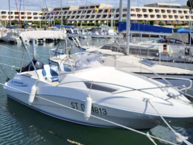 Motorówka do wynajmu w Port-Camargue w najlepszej cenie