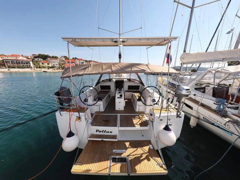 Jeanneau Sun Odyssey 490 między profesjonalistami a osobami prywatnymi w Trogir