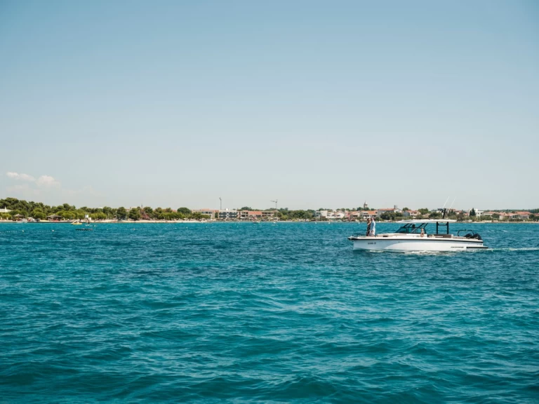 Wynajem łodzi Zaton tanio Axopar 37 Sun-Top