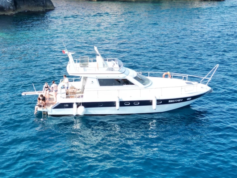 Wynajem Motorówka Comar z patentem 