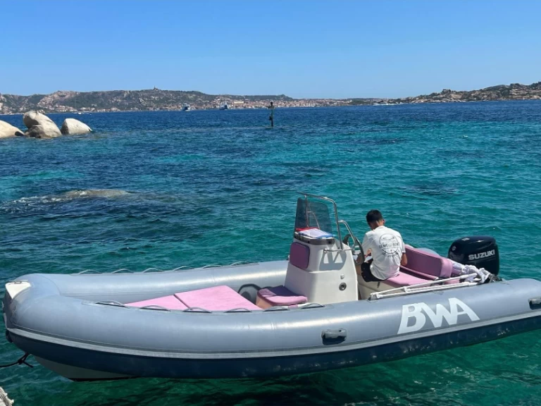 Wynajmij Łódż półsztywna z lub bez skippera Bwa w Porto Pollo